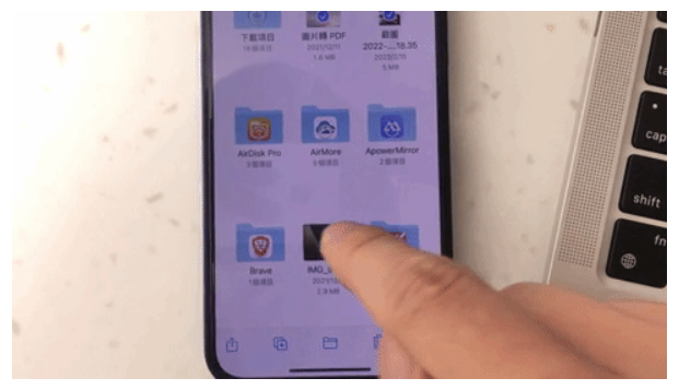 iPhone、iPad 与Mac 互传照片小技巧，用这个手势比AirDrop 还要快