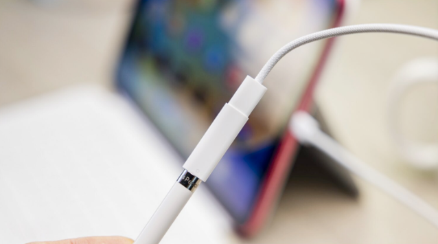 Apple Pencil 2 代与1 代如何充电与查看电量？分享4 种方法