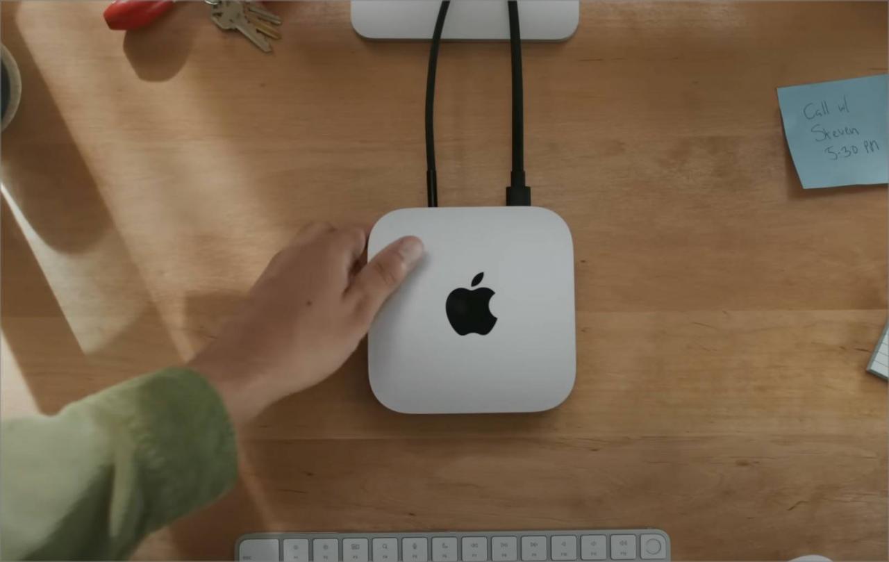 M4 Mac mini 把电源键做在底部，这样怎么按？ 原来大家其实很少去按