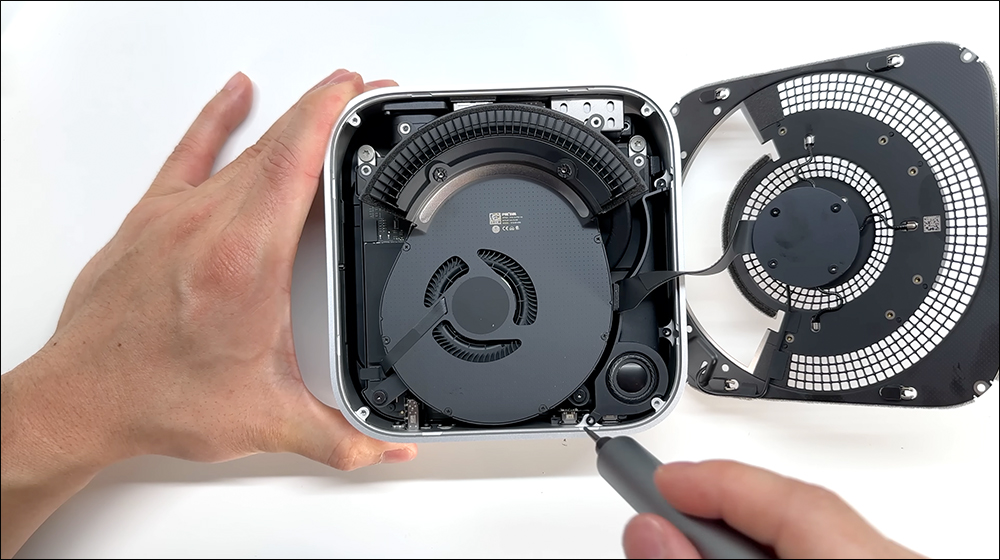 M4 Mac mini 采用可拆卸 SSD 模块化设计,已有成功改装扩充至 2TB 案例