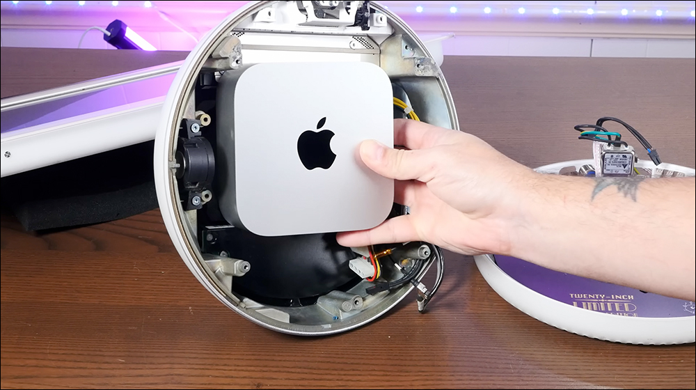 M4 Mac mini 又一疯狂改造，这次改装在 22 年前的 iMac G4